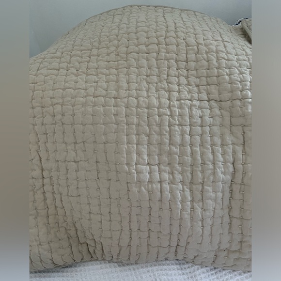 Set of 2 Pottery Barn Pic Stitch Quilted Euro Shams - Picture 5 of 8